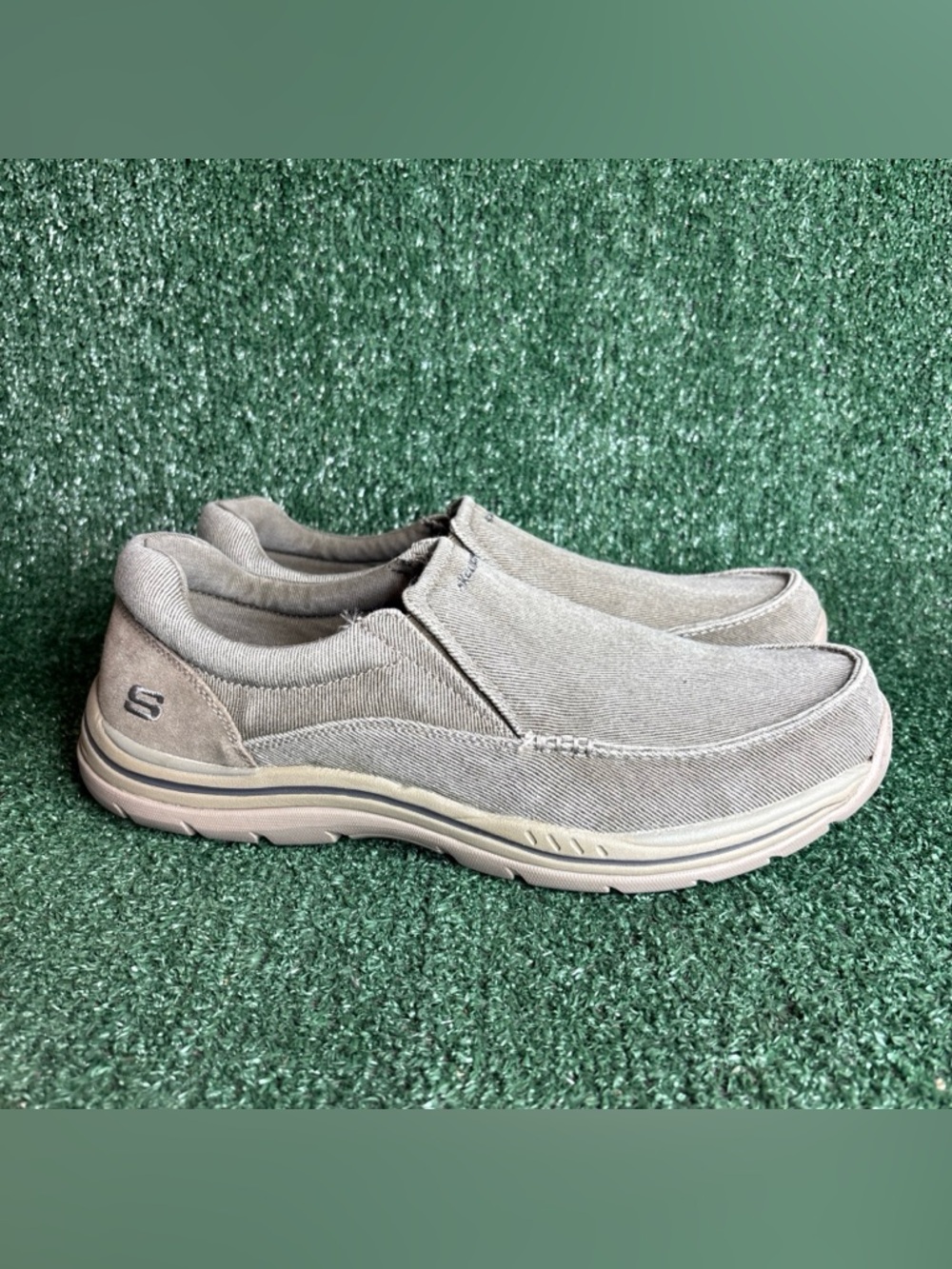 NEW Skechers Avillo Relaxed Fit Memory Foam Loafer Shoes Gray Khaki 64109 Men 12